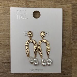 Time and Tru Gold Hammered Arch Earrings with Pearl Drops